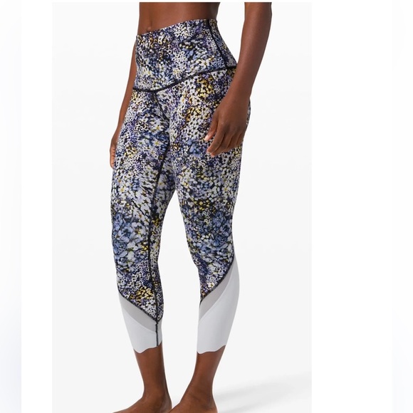 Lululemon Wunder Under Crop High-Rise
Lululemon. A10 - Picture 2 of 6